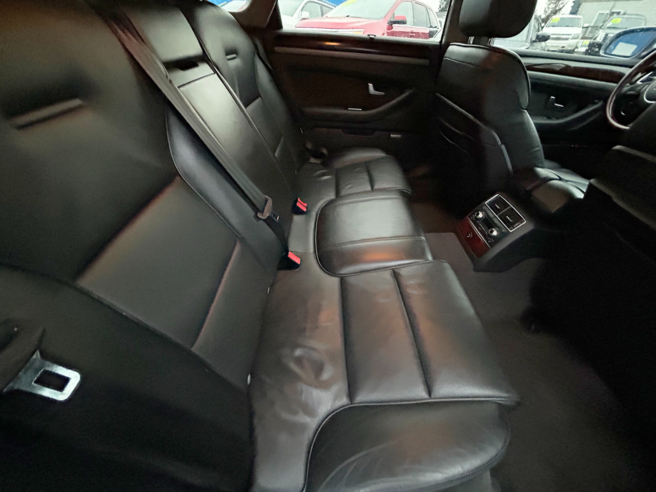 Audi A8 4dr Sdn 4.2L quattro Auto 2005