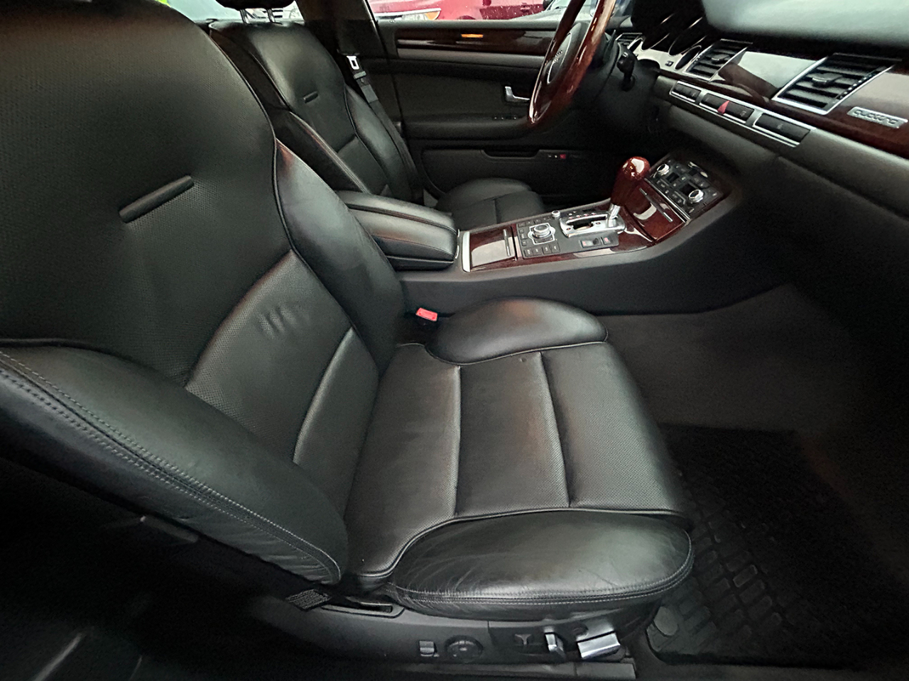 Audi A8 4dr Sdn 4.2L quattro Auto 2005