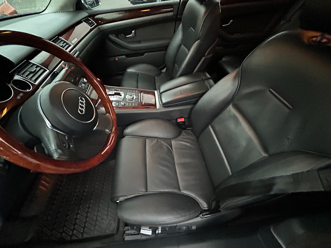 Audi A8 4dr Sdn 4.2L quattro Auto 2005