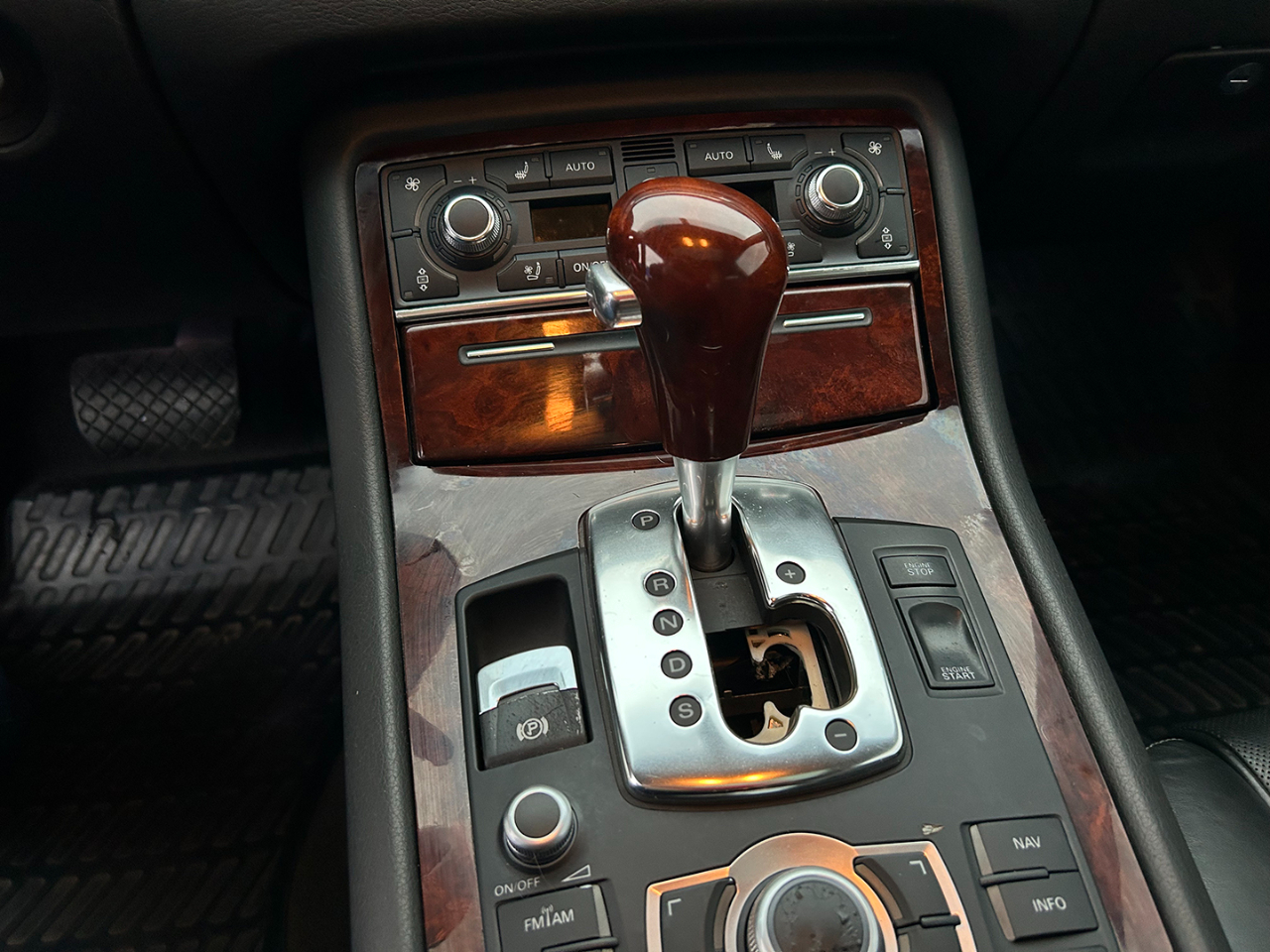 Audi A8 4dr Sdn 4.2L quattro Auto 2005