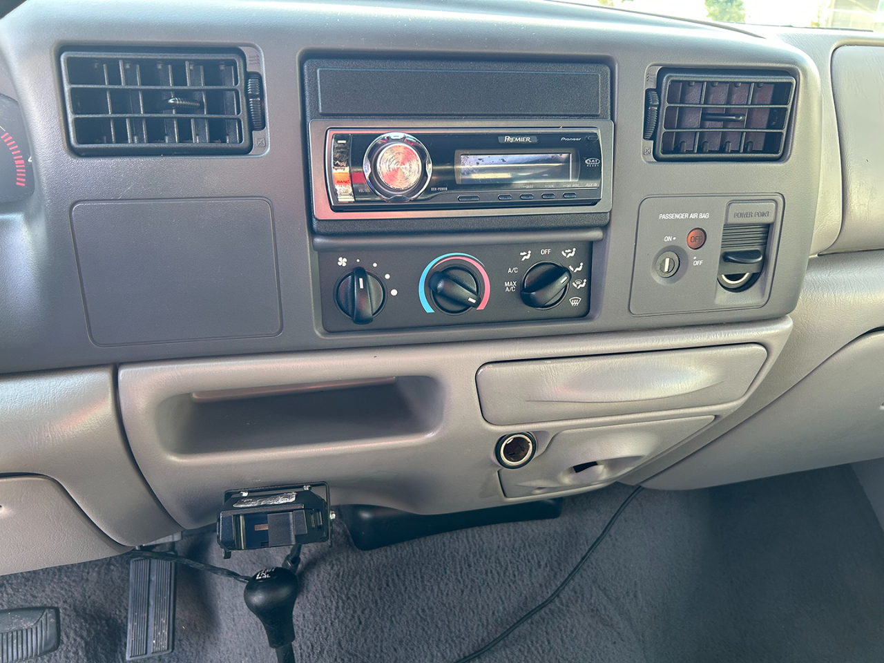 Ford Super Duty F-350 SRW Supercab 142" XLT 4WD 2000