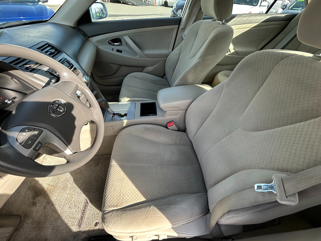 Toyota Camry 4dr Sdn LE Auto 2009