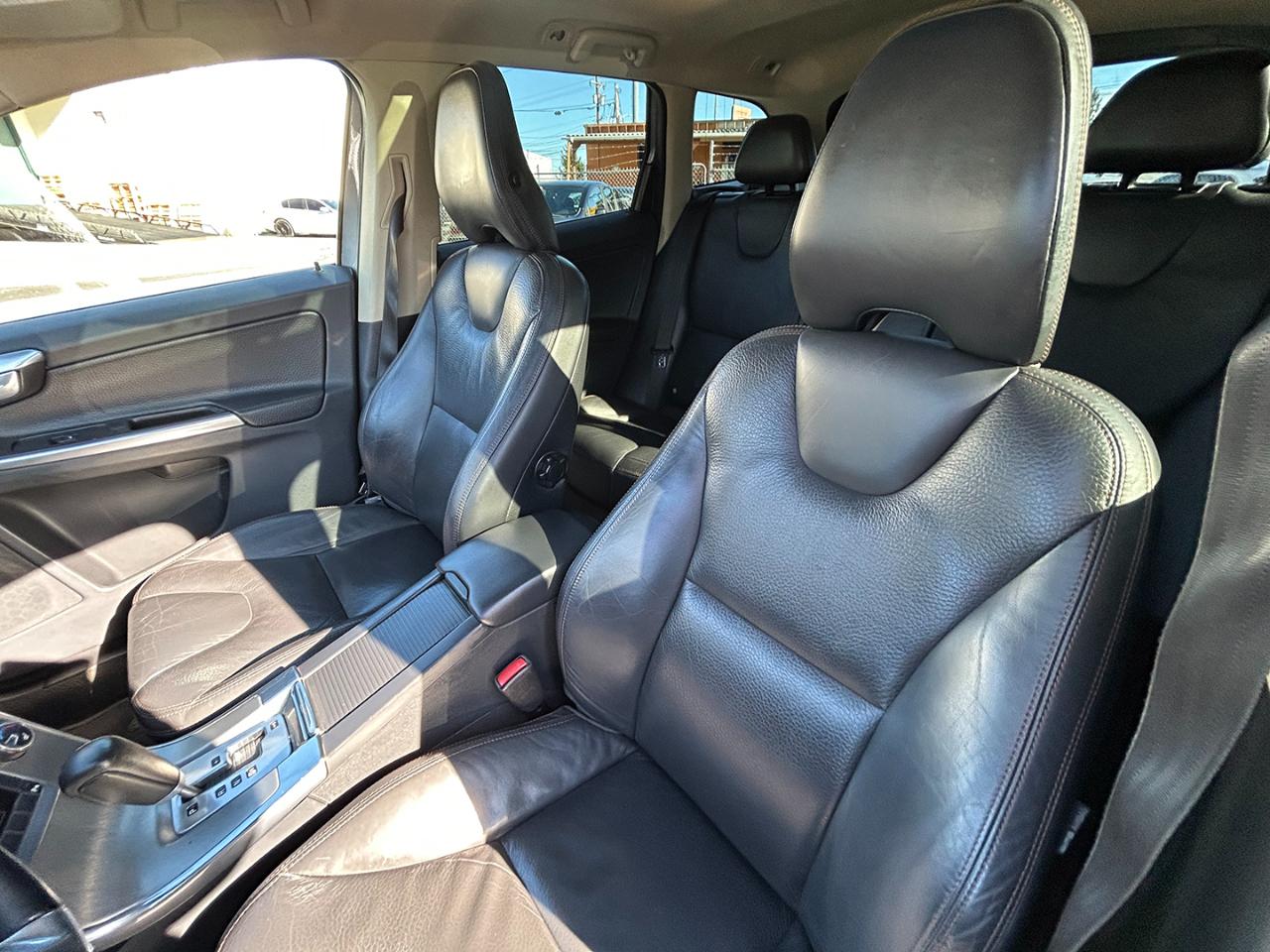 Volvo XC60 AWD 4dr 3.0L 2012