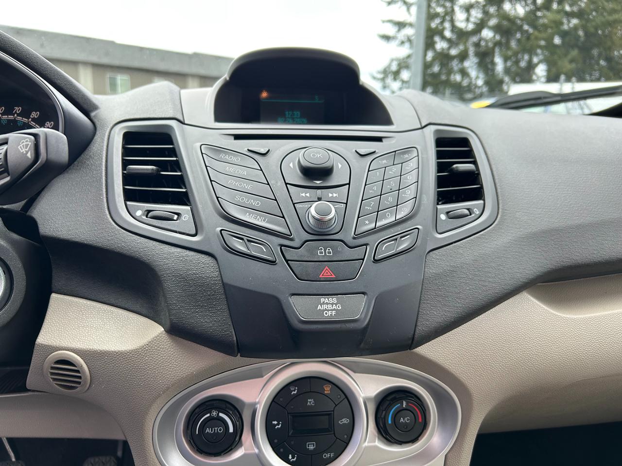 Ford Fiesta 5dr HB SE 2014