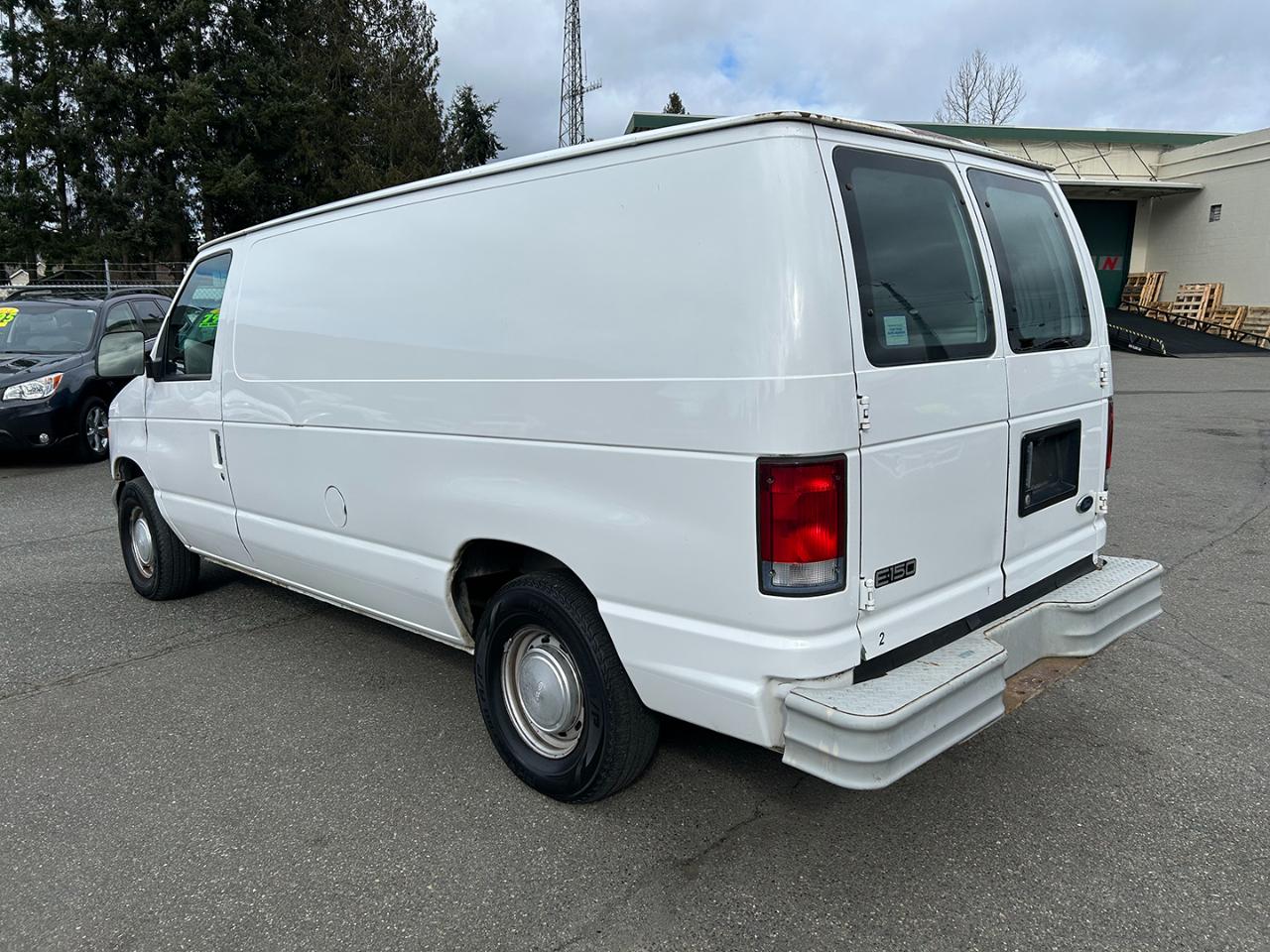 Ford Econoline Cargo Van E-150 1999