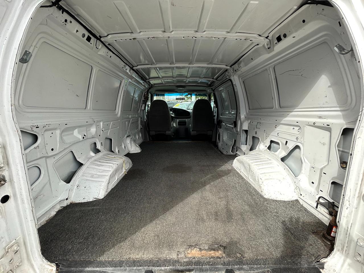 Ford Econoline Cargo Van E-150 1999