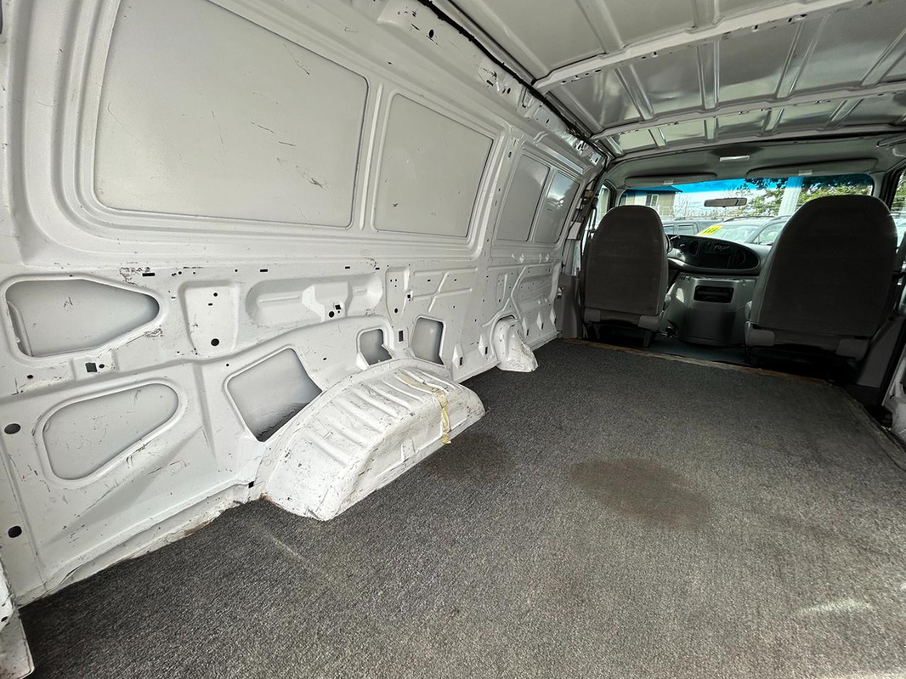 Ford Econoline Cargo Van E-150 1999