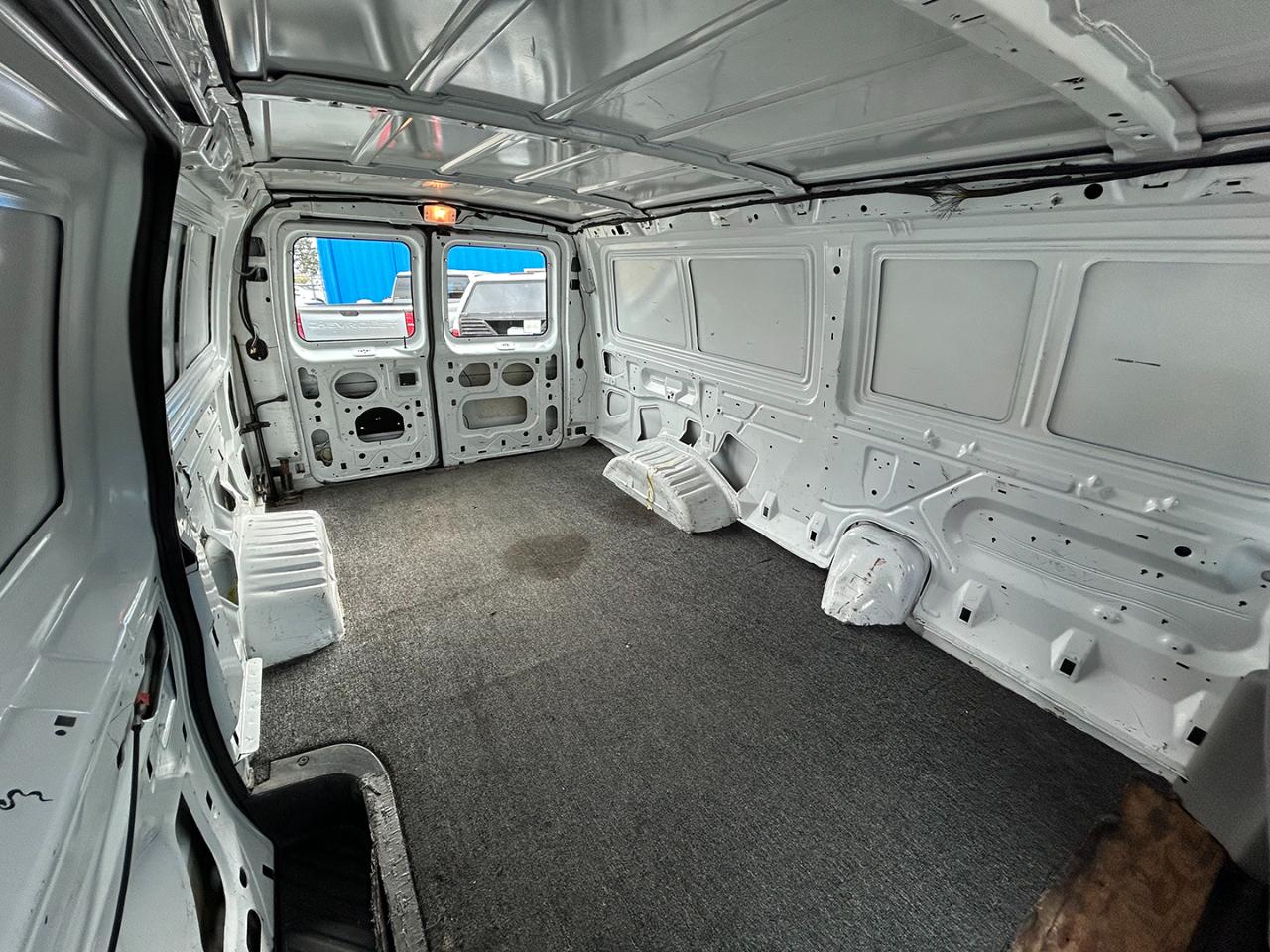 Ford Econoline Cargo Van E-150 1999