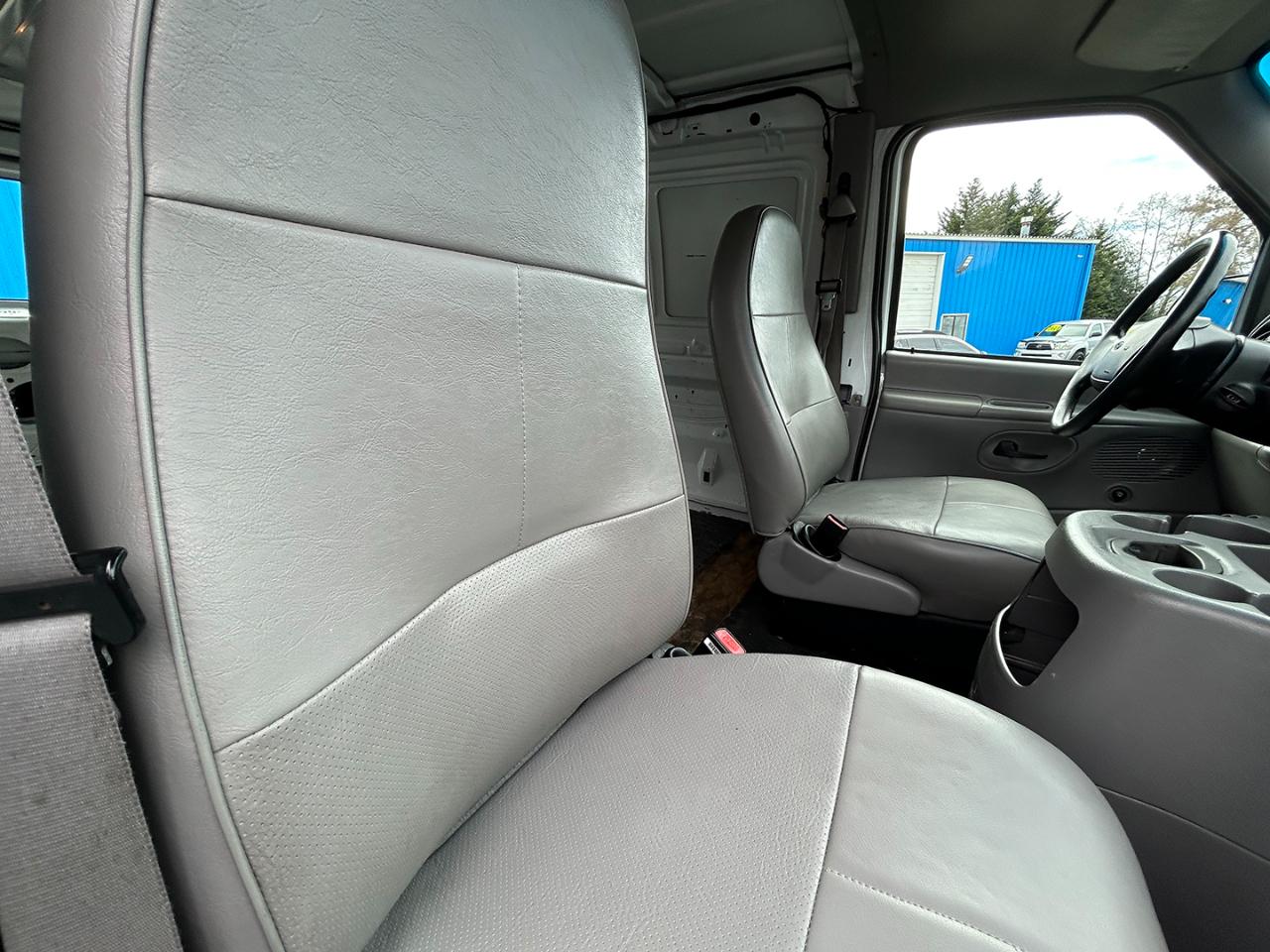 Ford Econoline Cargo Van E-150 1999