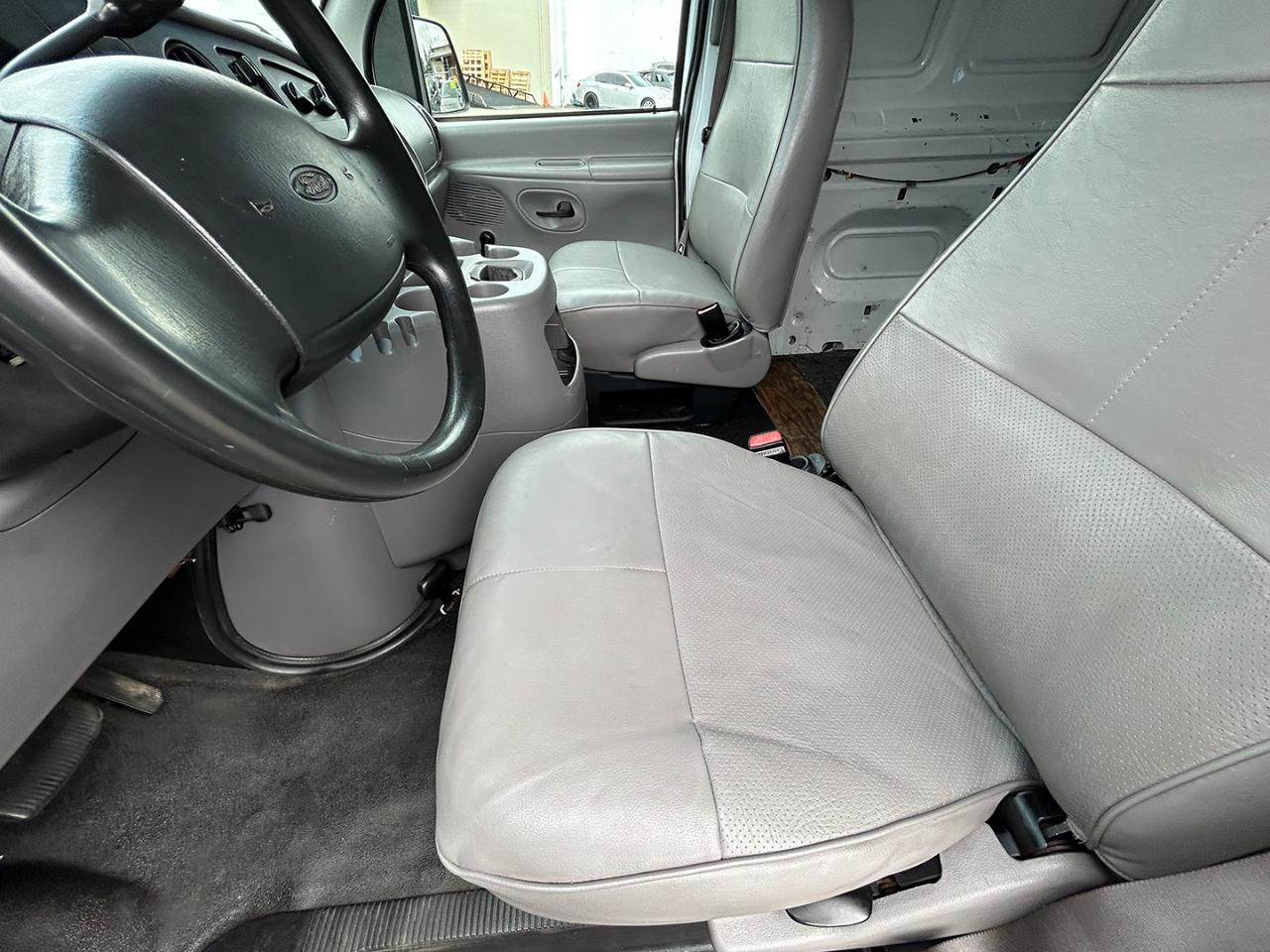 Ford Econoline Cargo Van E-150 1999