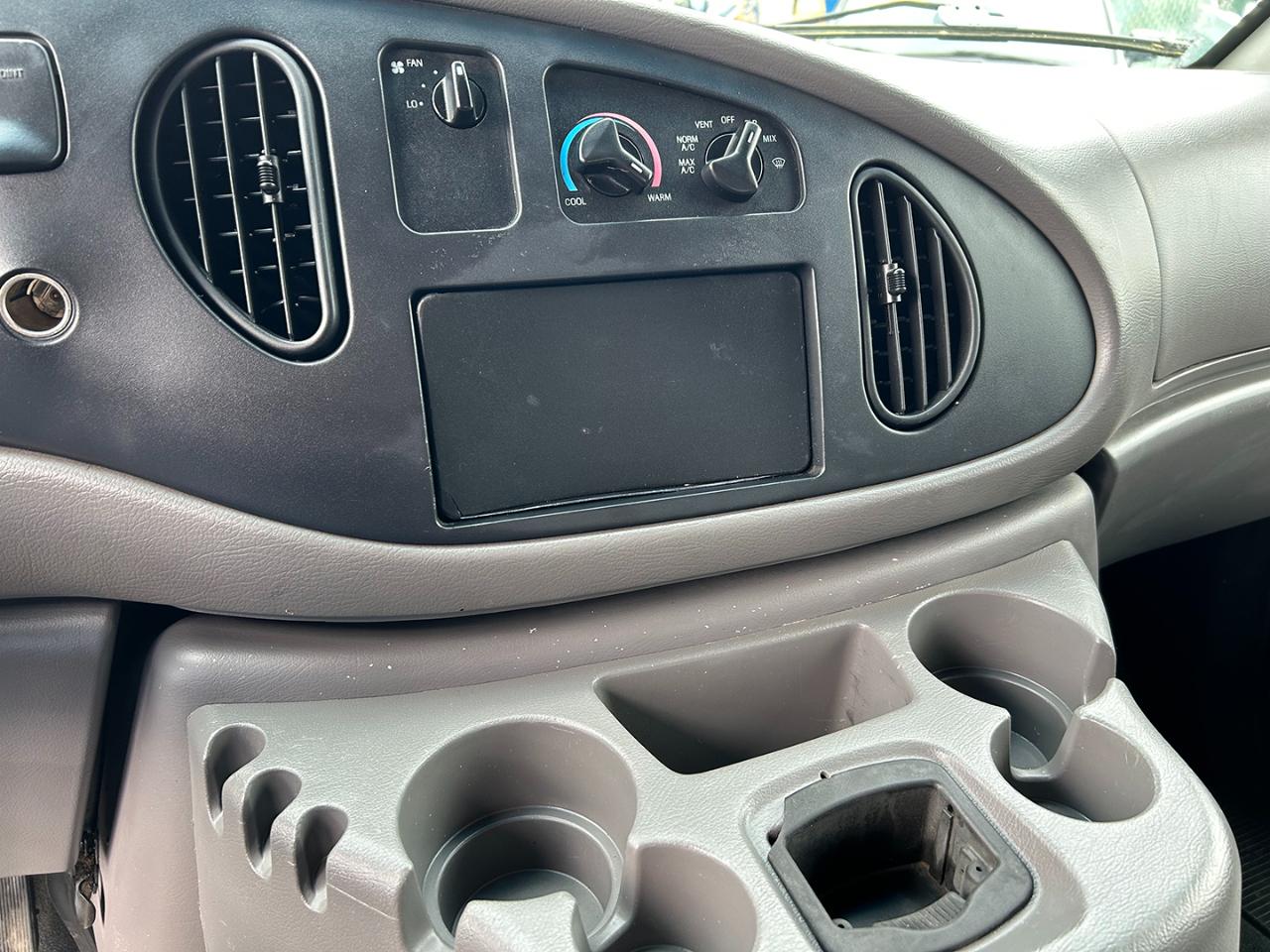 Ford Econoline Cargo Van E-150 1999