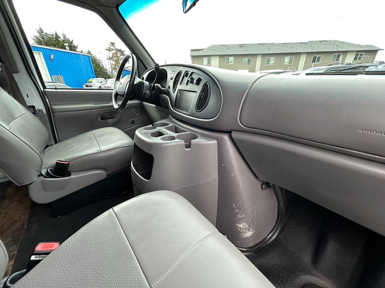 Ford Econoline Cargo Van E-150 1999