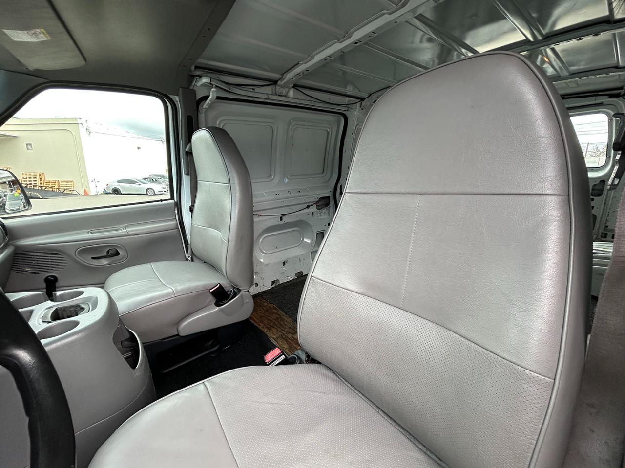 Ford Econoline Cargo Van E-150 1999