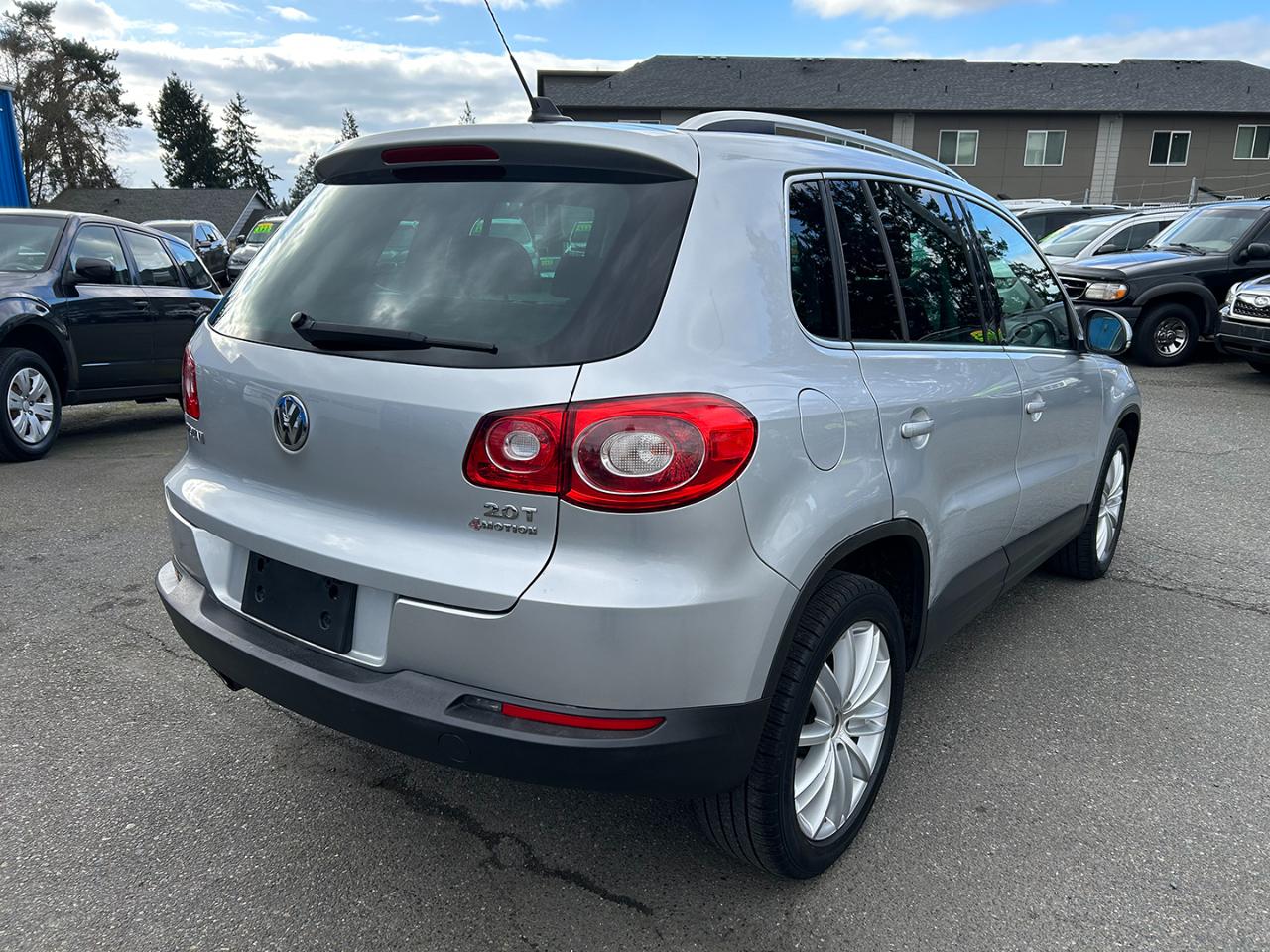 Volkswagen Tiguan 4WD 4dr S 4Motion 2011