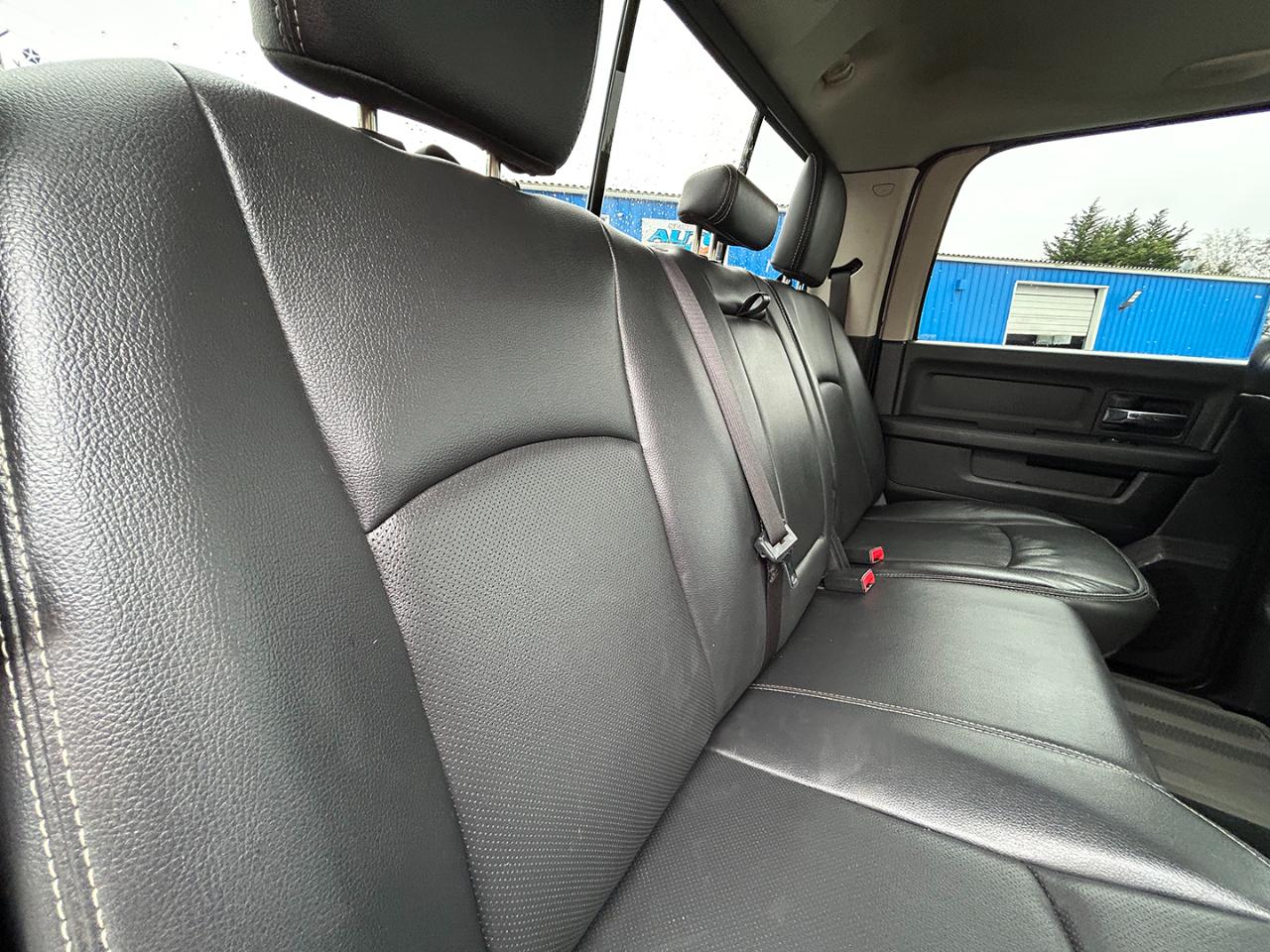 RAM 1500 4WD Crew Cab 140.5" Sport 2012