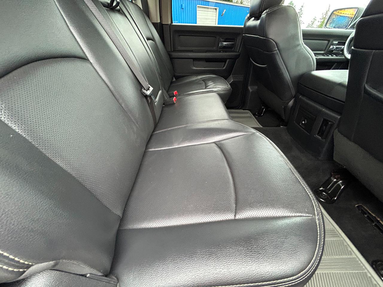 RAM 1500 4WD Crew Cab 140.5" Sport 2012