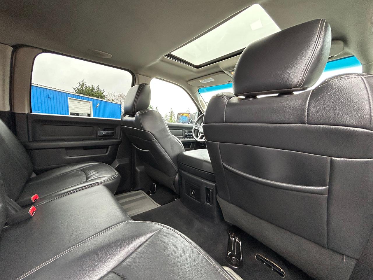 RAM 1500 4WD Crew Cab 140.5" Sport 2012