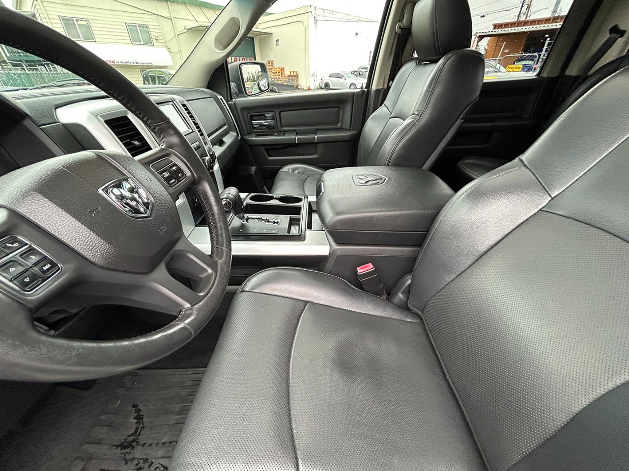 RAM 1500 4WD Crew Cab 140.5" Sport 2012