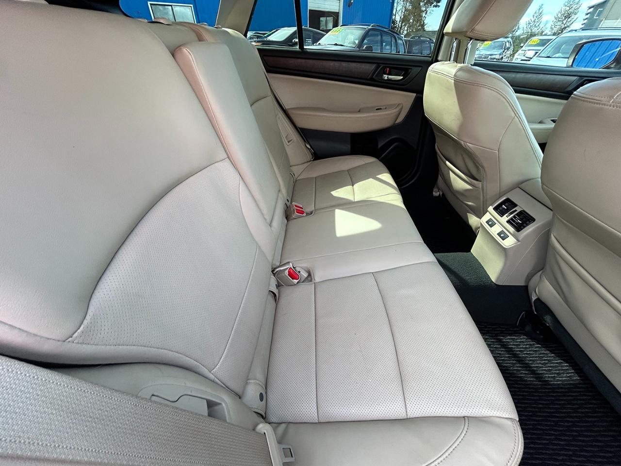 Subaru Outback 4dr Wgn 3.6R Limited 2015