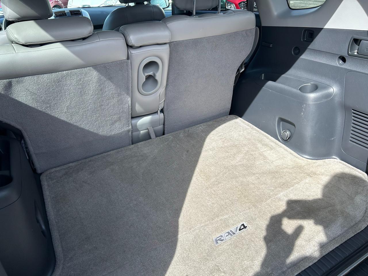 Toyota RAV4 4dr Limited 4-cyl 4WD (Natl) 2006