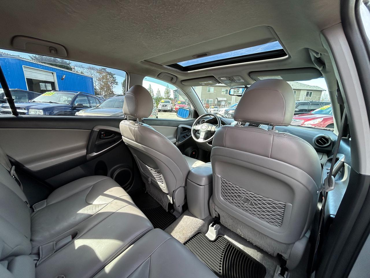 Toyota RAV4 4dr Limited 4-cyl 4WD (Natl) 2006