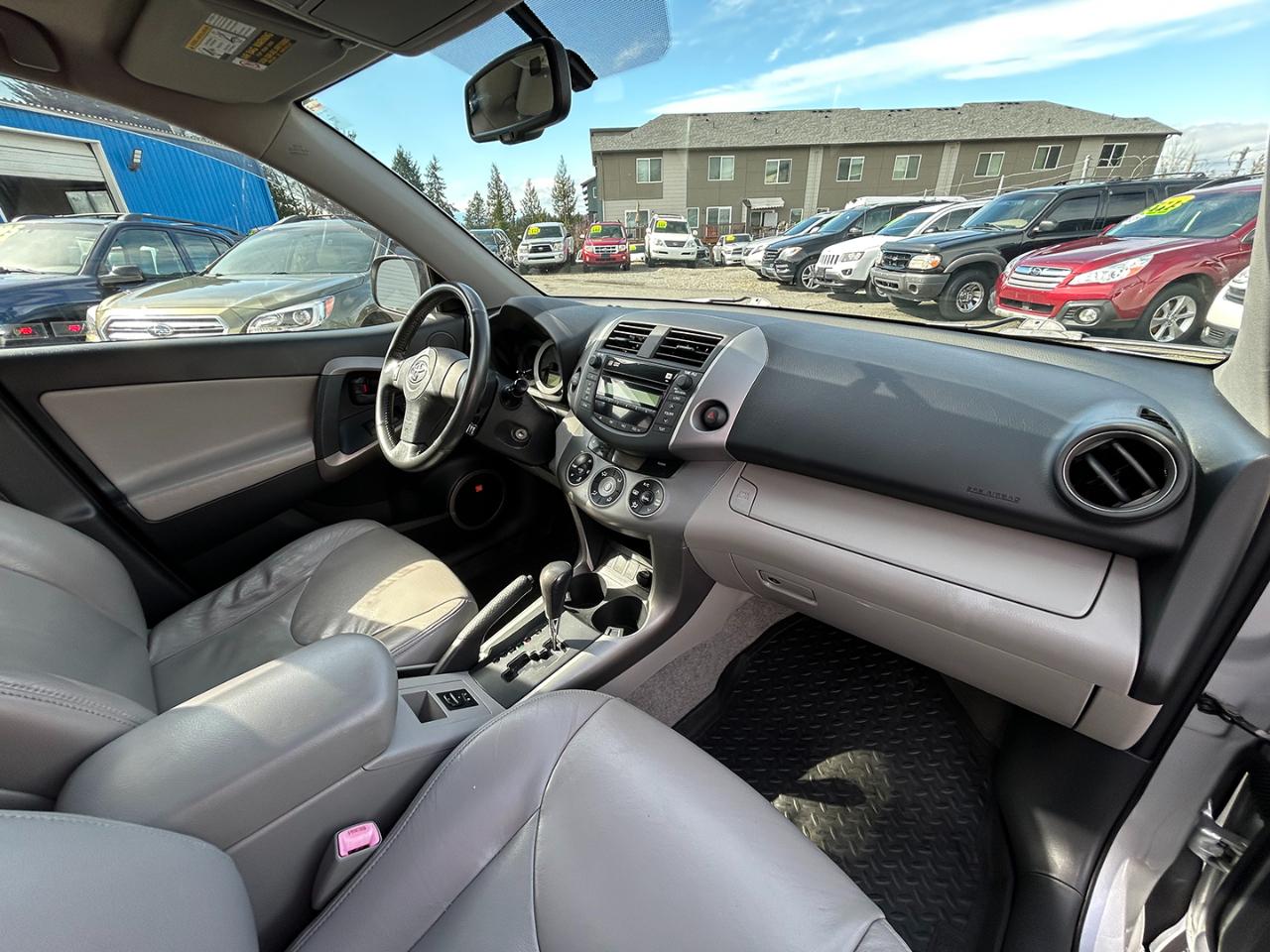 Toyota RAV4 4dr Limited 4-cyl 4WD (Natl) 2006