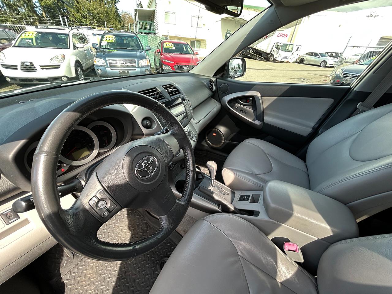 Toyota RAV4 4dr Limited 4-cyl 4WD (Natl) 2006