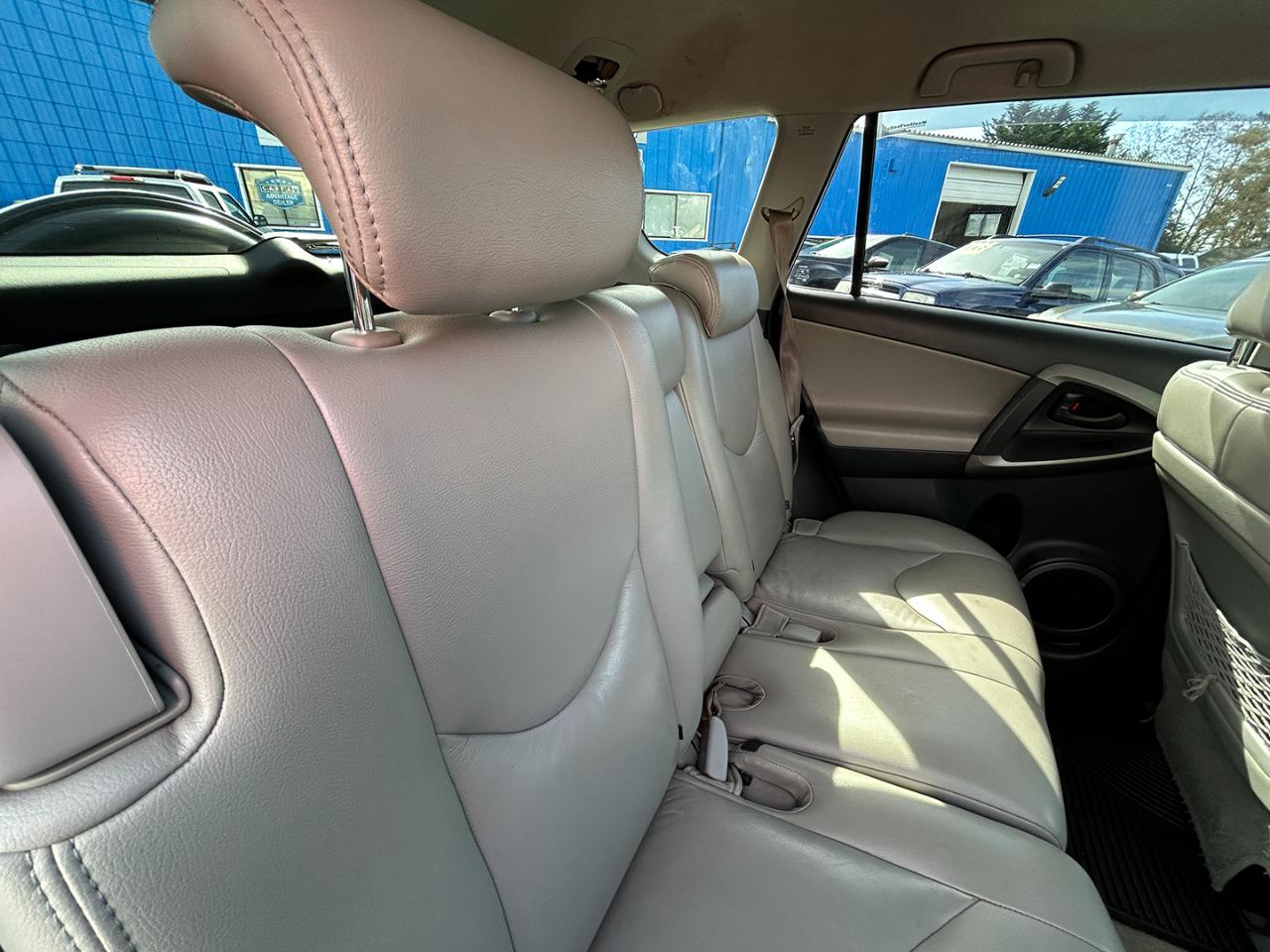 Toyota RAV4 4dr Limited 4-cyl 4WD (Natl) 2006