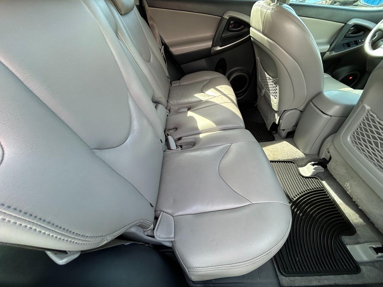 Toyota RAV4 4dr Limited 4-cyl 4WD (Natl) 2006