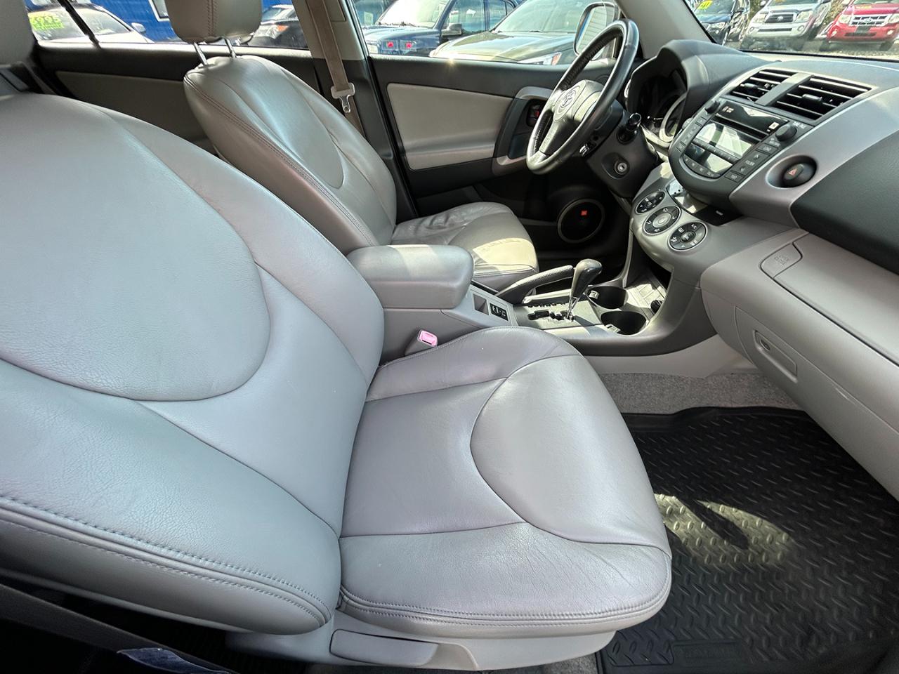 Toyota RAV4 4dr Limited 4-cyl 4WD (Natl) 2006