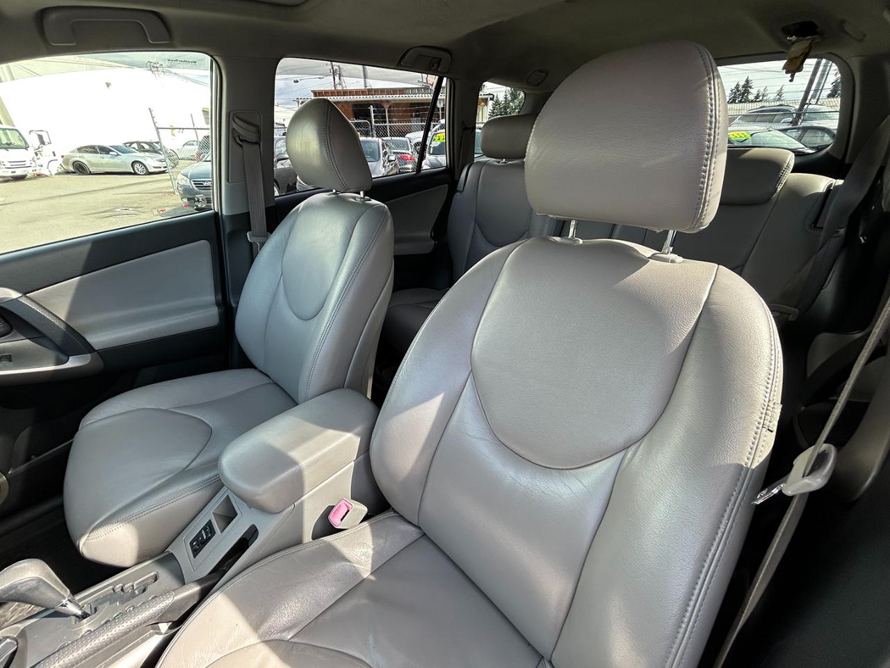 Toyota RAV4 4dr Limited 4-cyl 4WD (Natl) 2006