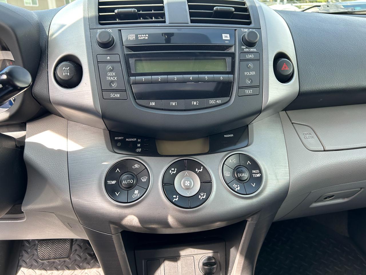 Toyota RAV4 4dr Limited 4-cyl 4WD (Natl) 2006