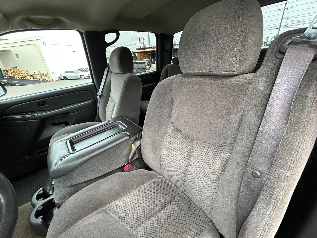 Chevrolet Silverado 2500HD Crew Cab 153" WB 4WD LS 2005