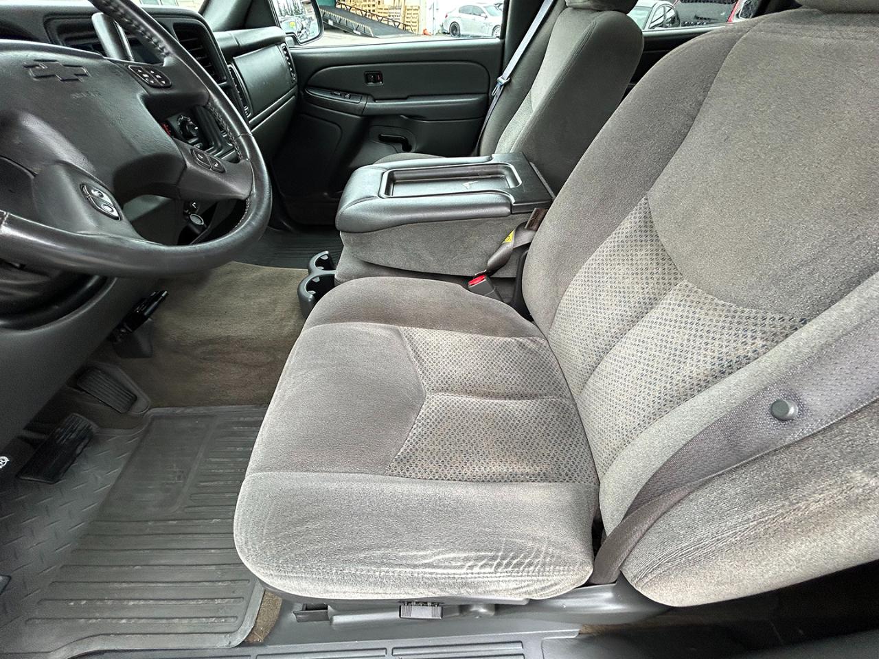 Chevrolet Silverado 2500HD Crew Cab 153" WB 4WD LS 2005