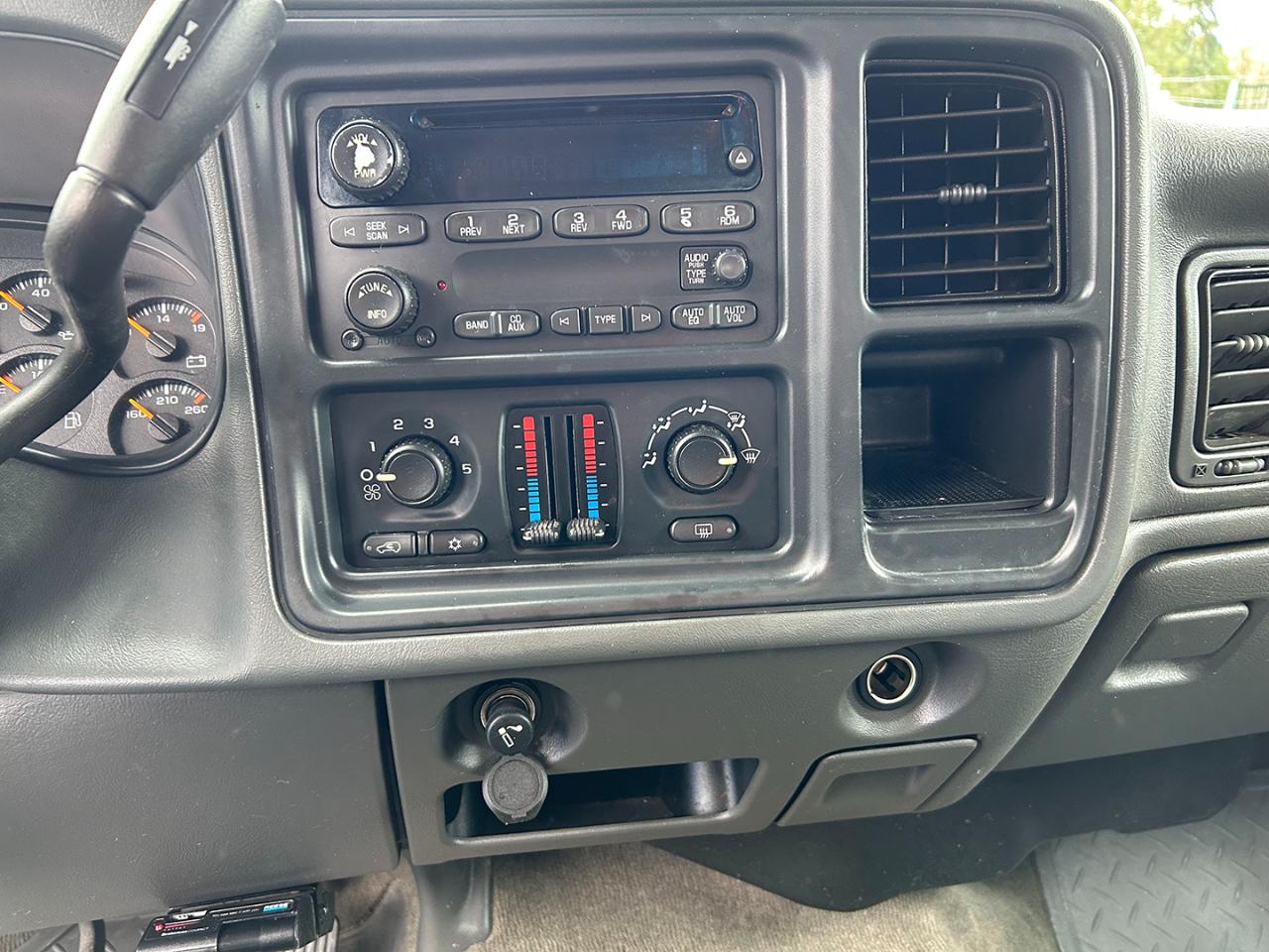 Chevrolet Silverado 2500HD Crew Cab 153" WB 4WD LS 2005