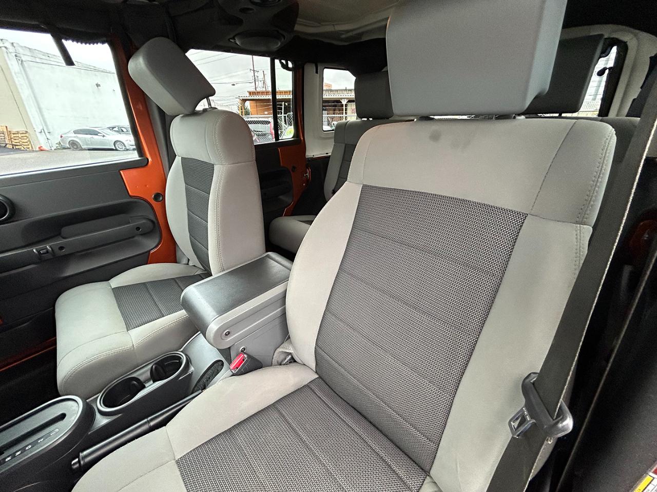 Jeep Wrangler Unlimited 4WD 4dr Rubicon 2010