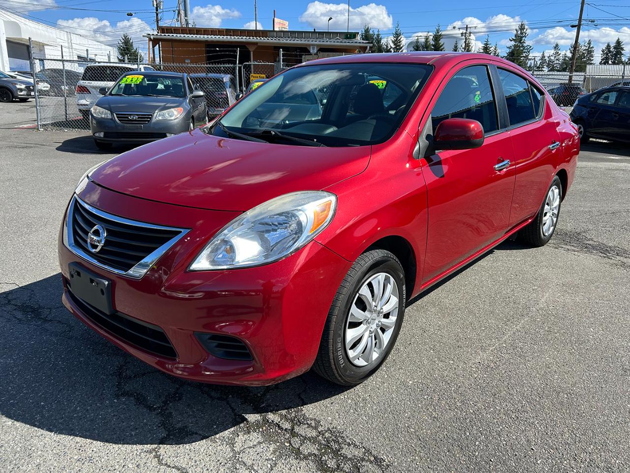 Nissan Versa 4dr Sdn CVT 1.6 SV 2013
