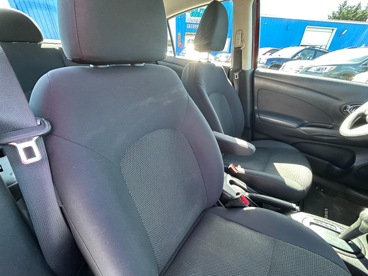 Nissan Versa 4dr Sdn CVT 1.6 SV 2013