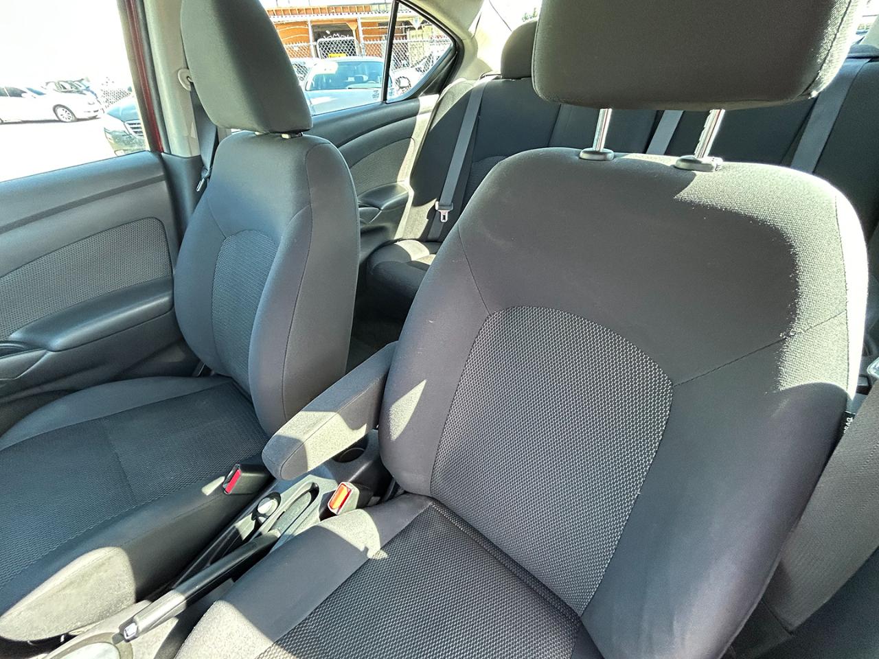 Nissan Versa 4dr Sdn CVT 1.6 SV 2013