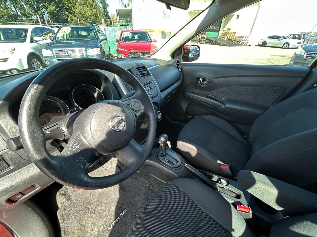 Nissan Versa 4dr Sdn CVT 1.6 SV 2013