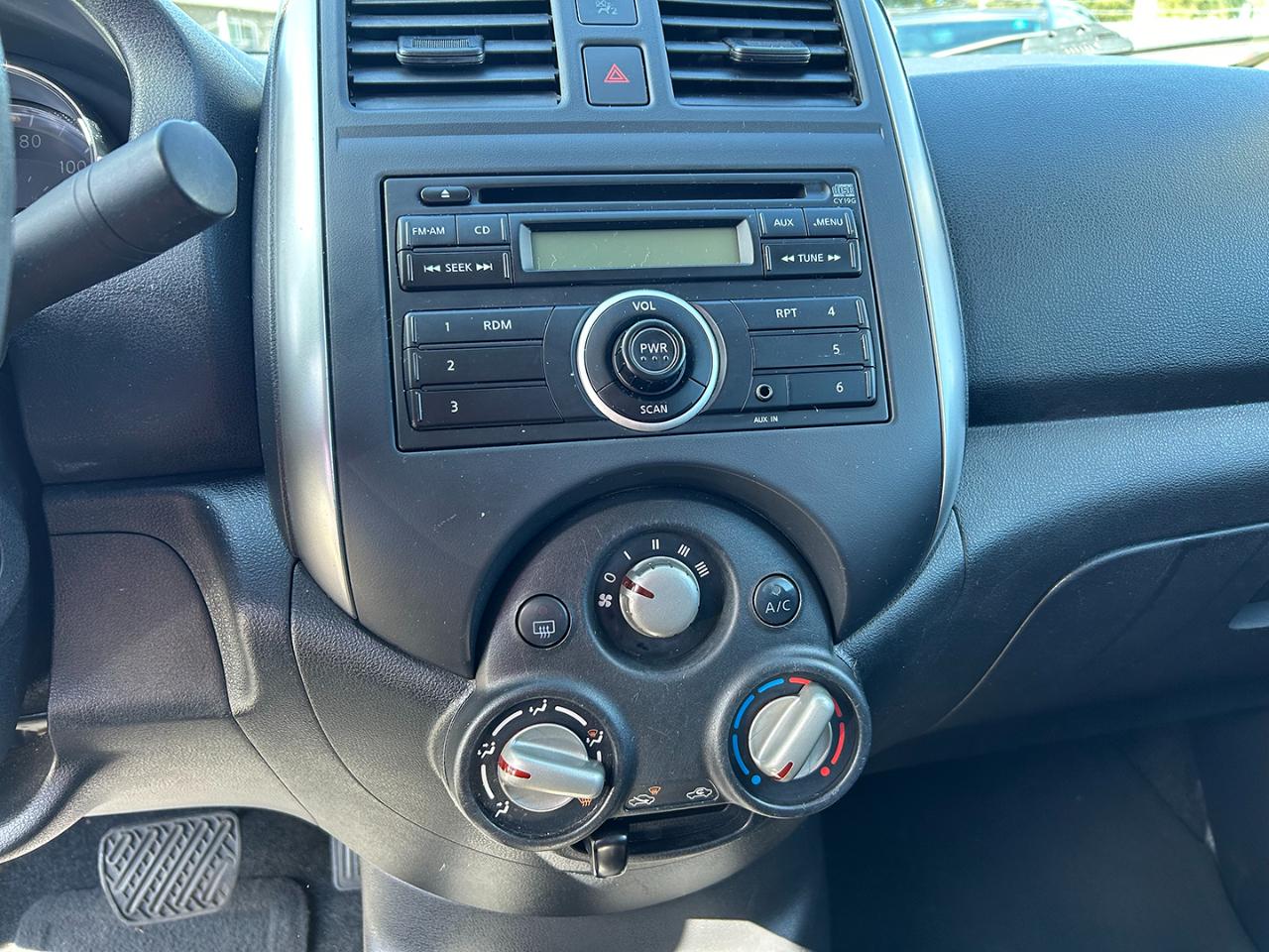 Nissan Versa 4dr Sdn CVT 1.6 SV 2013