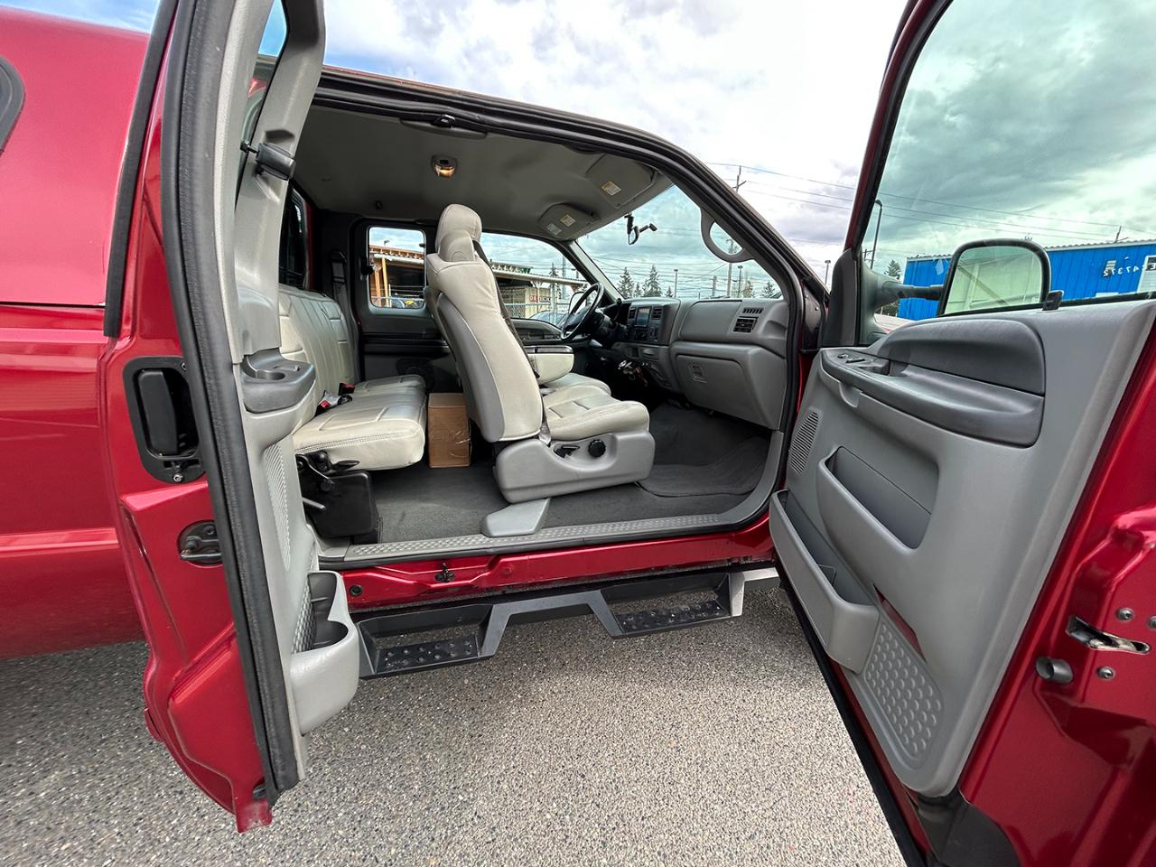 Ford Super Duty F-350 SRW Supercab 142" Lariat 4WD 2002