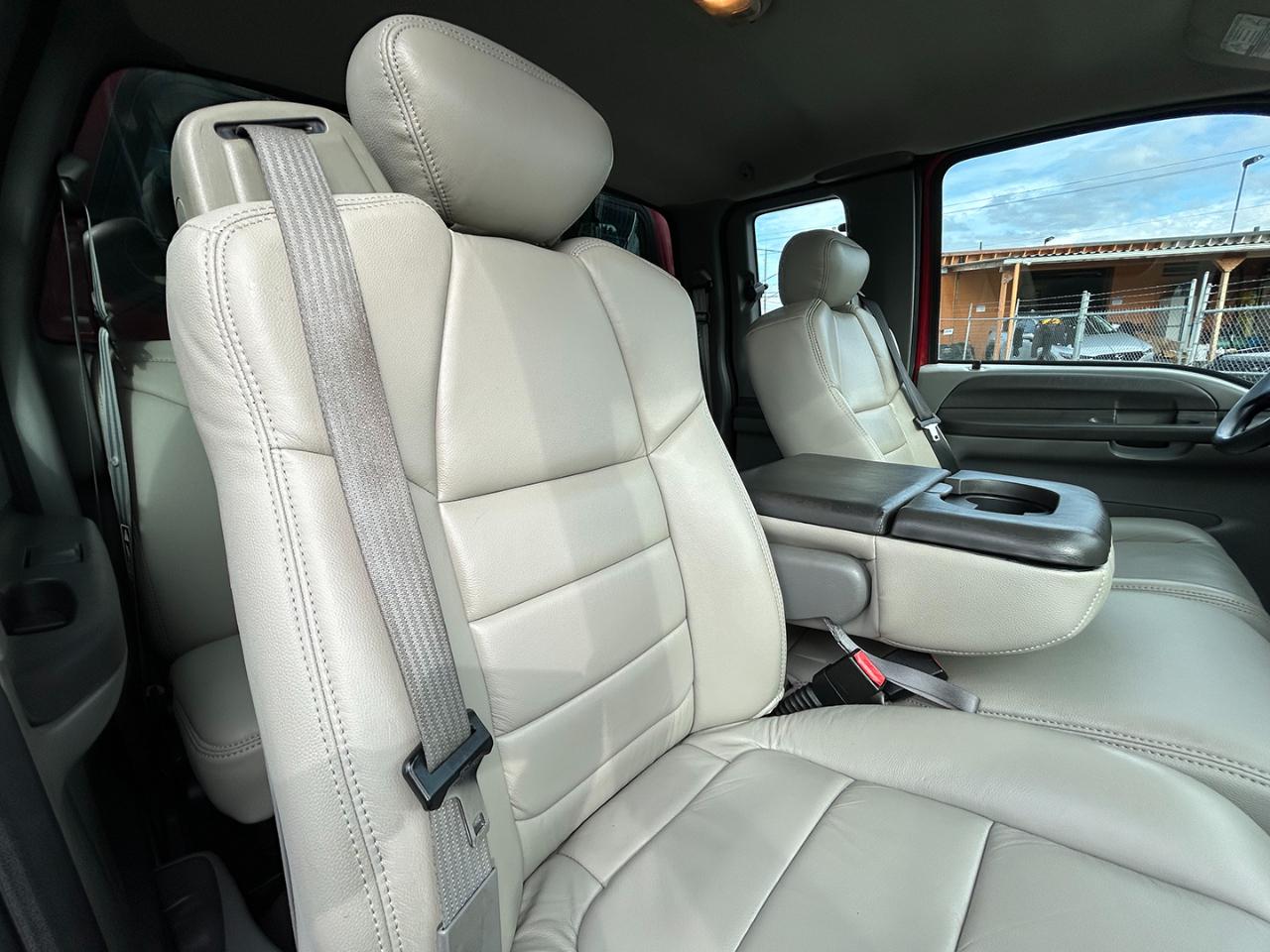 Ford Super Duty F-350 SRW Supercab 142" Lariat 4WD 2002