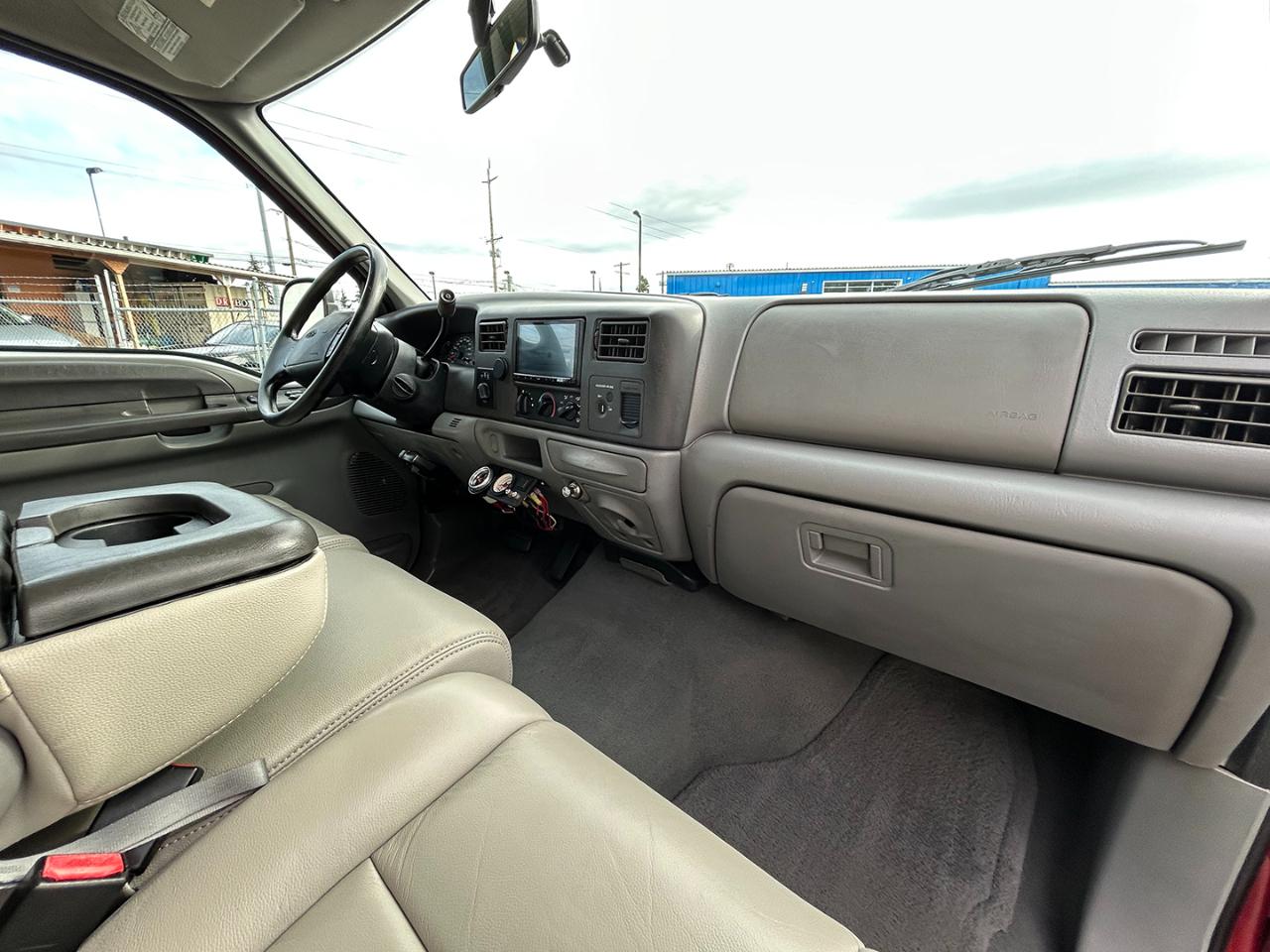 Ford Super Duty F-350 SRW Supercab 142" Lariat 4WD 2002