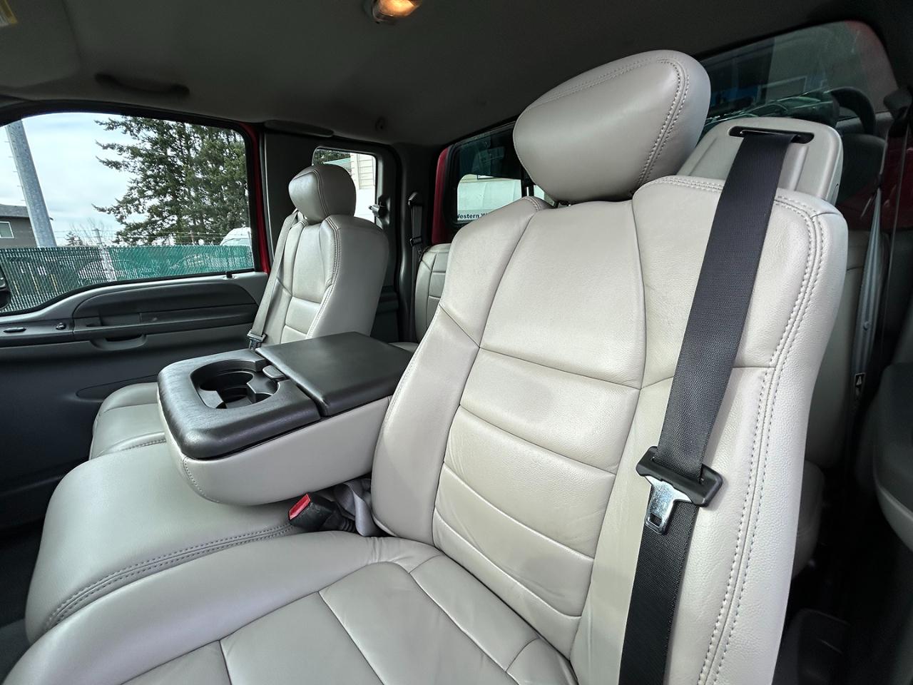 Ford Super Duty F-350 SRW Supercab 142" Lariat 4WD 2002