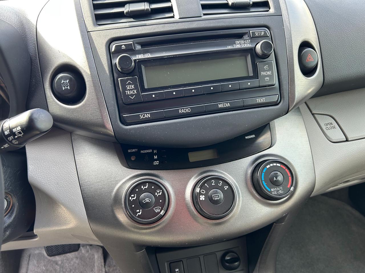 Toyota RAV4 4WD 4dr I4 (Natl) 2012