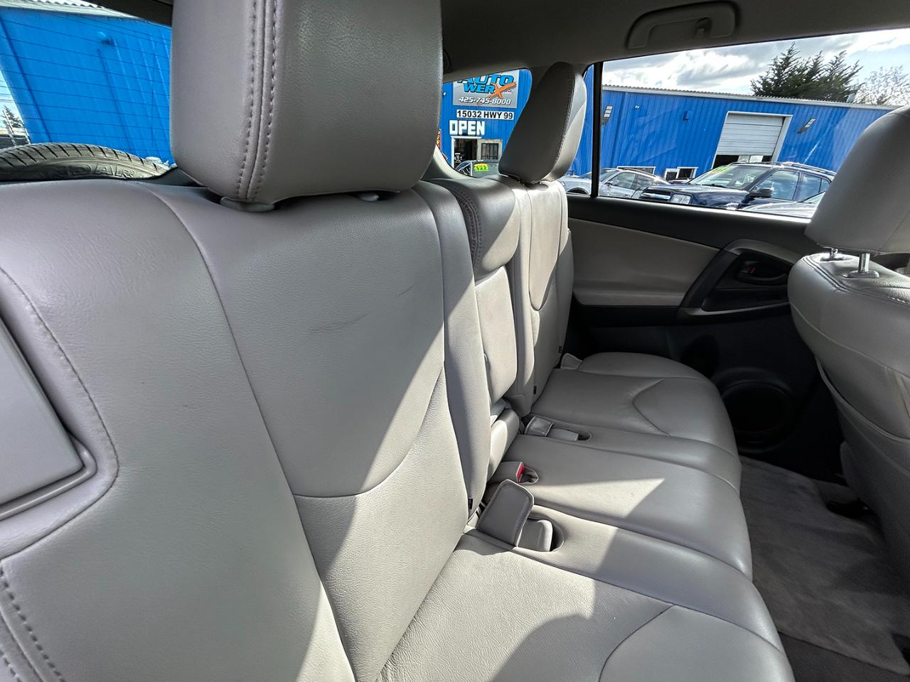 Toyota RAV4 4WD 4dr I4 (Natl) 2012