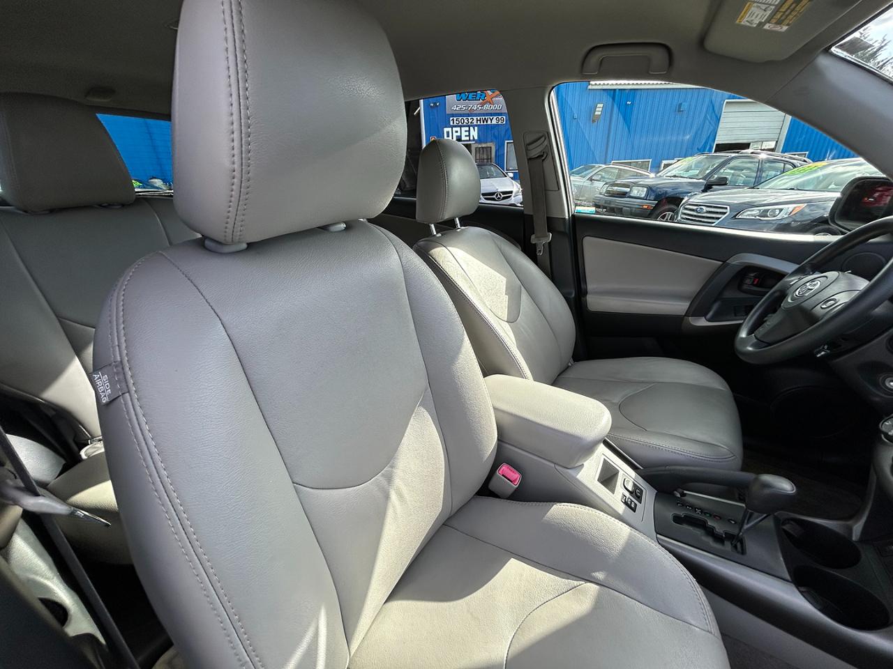 Toyota RAV4 4WD 4dr I4 (Natl) 2012