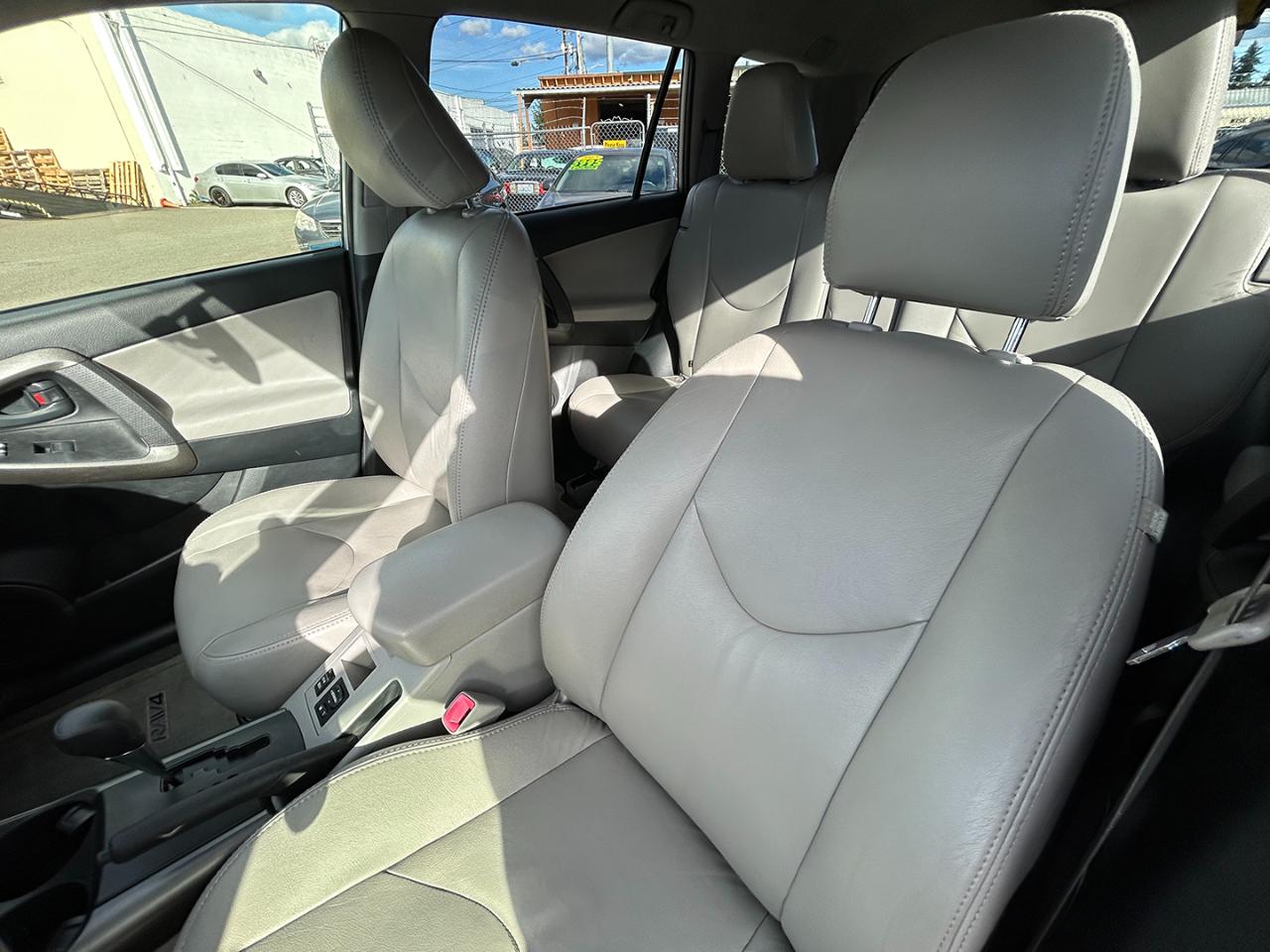 Toyota RAV4 4WD 4dr I4 (Natl) 2012