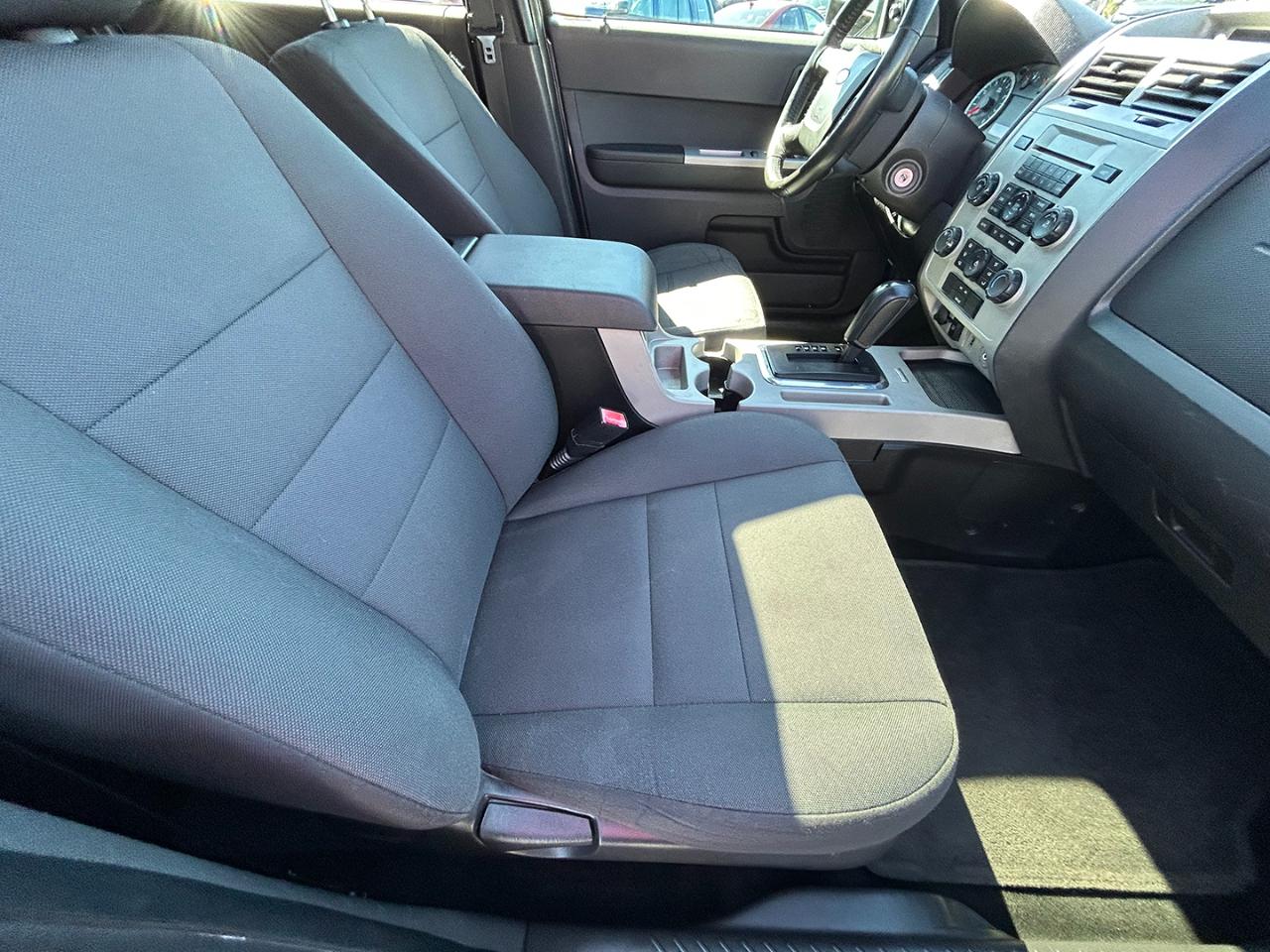 Ford Escape 4WD 4dr XLT 2012